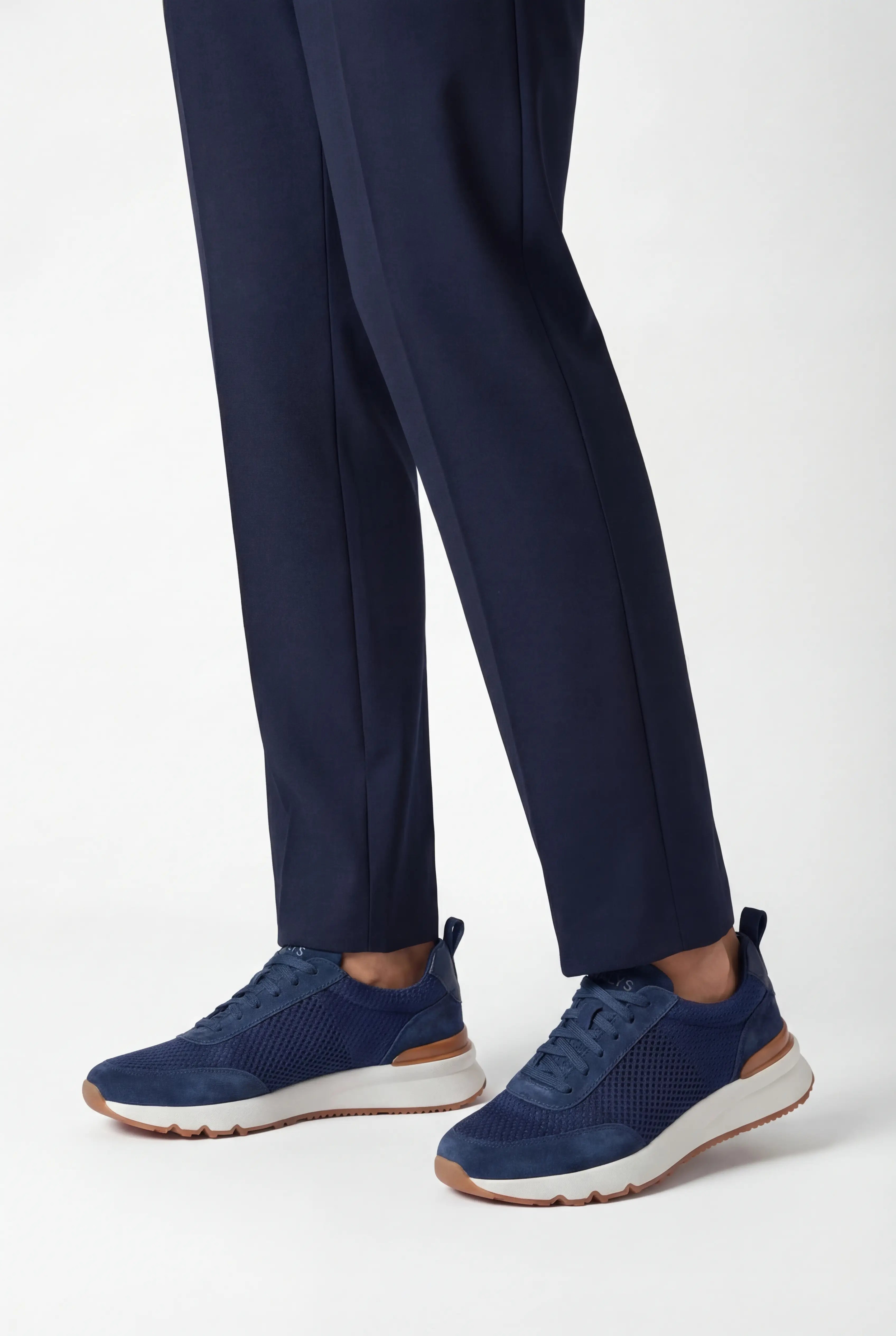 Aurevo Walk Sneakers